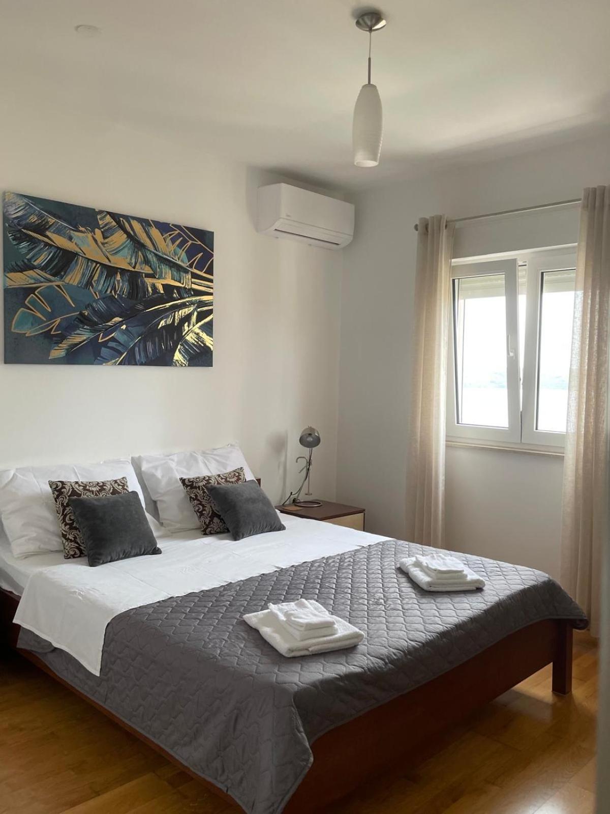 Apartman Lucia Trogir Bagian luar foto